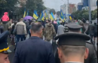 У центрі Рівного - урочиста хода з величезним прапором України (ВІДЕО)