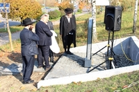 На великому занедбаному єврейському цвинтарі у Рівному встановили меморіал (ФОТОРЕПОРТАЖ)  