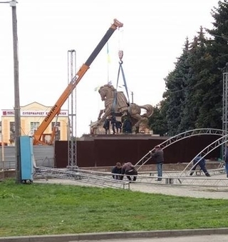 Повідомлялося, що "громада виступала проти бронзового коня із вершником у середмісті Дубного", але...