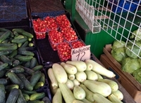 Сезонні овочі, фрукти та ягоди на ринку Рівного (ЦІНИ)
