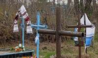 Чому наряджають могильні хрести на Рівненщині (ФОТО)