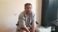 У Києві затримали педофіла, який змушував дівчаток роздягатися у під'їзді (ВІДЕО)
