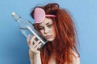 Назвали найгірший алкоголь, від якого пекельне похмілля: Його часто п’ють українці