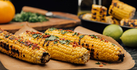 Кукурудзяний етикет існує: як правильно її їсти у ресторані та вдома 