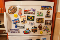 Чи збільшують рахунки за світло магніти на холодильнику