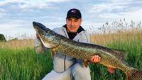 На Рівненщині рибалка впіймав 10-кілограмову щуку (ФОТО)