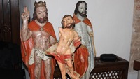У замок на Рівненщині повернули відреставровані скульптури Ісуса Христа (ФОТО)