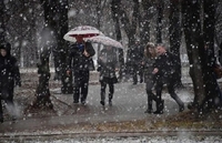 Сніг, дощі, холод: коли в Україні знову стане тепліше (ФОТО/КАРТИ)