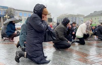 Рівне – у сльозах, люди – на колінах: в останню путь сьогодні проводять двох Захисників України (ФОТО)