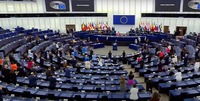 «Не бійтеся захистити небо над нами», - Європарламент стоячи аплодував українцям