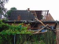 На Поліссі сильний буревій зруйнував паркани та пошкодив дахи (ФОТО/ВІДЕО)