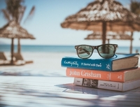 ТОП-10 книжок, які варто взяти у відпустку