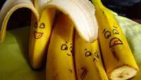 Кому не можна їсти банани щодня: пояснення лікарки