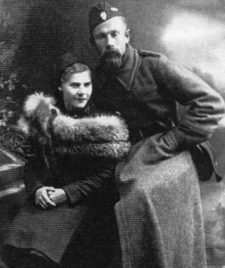 Тарас Бульба-Боровець зі своєю першою дружиною Анною Опоченською. 1941-1942(?) рік.