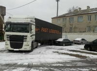 Вантажівку з незаконною лісопродукцією затримали на Рівненщині (ФОТО)