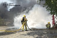 У селі - шкідливе повітря: З'явилися перші результати досліджень після пожежі на заводі пінопласту у Варковичах