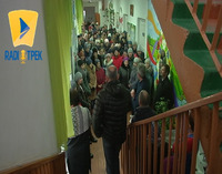 Шкільний саботаж на Рівненщині: 600 дітей батьки так і не пустили на уроки (ФОТО)