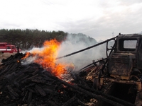 У Володимирецькому районі згоріли трактор і гараж (ФОТО)