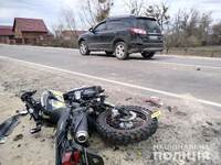 Кросовер та мотоцикл не розминулися на Сарненщині: водій двоколісного – у лікарні