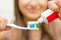 Ніколи не мочіть зубну щітку перед нанесенням пасти, - стоматолог пояснив, чому
