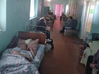 Люди задихаються в коридорах: з'явилися моторошні кадри з лікарні під Харковом (ВІДЕО)