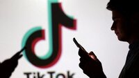 Франція проти TikTok: соцмережу підозрюють у «пастці алгоритмів», які впливають на психіку дітей