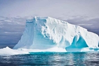 Знову тане: в Гренландії від льодовика відколовся шматок льоду