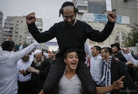 Хасиди можуть почати літати до Рівного – тисячами. Як до Умані (11 ФОТО)