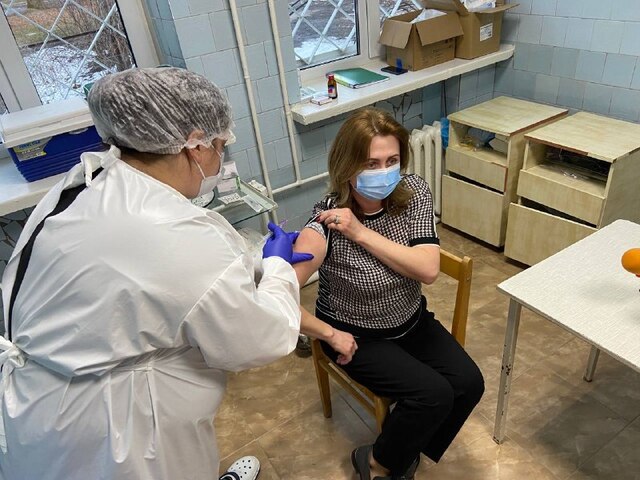Олена Гандзюк вакцинувалася одна з перших. Фото з мережі.