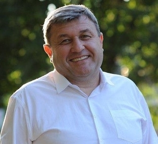 Сергій Литвиненко раніше (до обрання)  був директором спиртзаводу