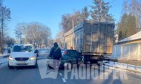 Легковик в Острозі влетів під вантажівку (ФОТО)