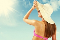 Як правильно засмагати та вберегтися від сонячних опіків: поради лікарів

