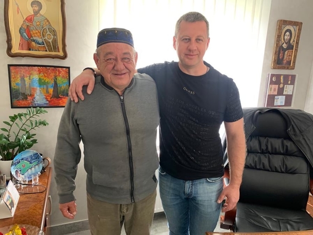 На фото Віктор Шакирзян з батьком Володимиром Рахимзяновичем