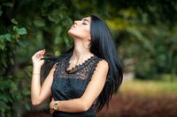 28 травня - День брюнеток: вітання та листівки (ФОТО)