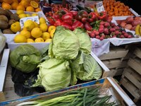 Капуста за ціною апельсинів: Огляд цін на рівненському базарі (ФОТО)