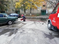 На Рівненщині з припаркованого легковика витікало пальне (ФОТО)
