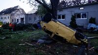 Страшний торнадо пронісся Чехією. Деякі села тепер – як місце бойових дій