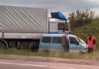 Біля Рівного зіткнулися вантажівка та мікроавтобус (ВІДЕО) 