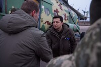 Не тільки бомби, а й фейки. Президент України звернувся до громадян 