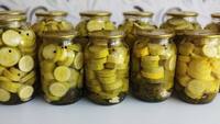 Рецепт цих маринованих кабачків я буду передавати дітям та онукам у спадок: з’їдають по 1 банці на день (ФОТО)