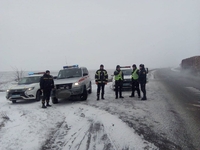 Снігопад на Рівненщині: ситуацію на дорогах пильнують екстрені служби (ФОТО)