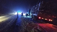 Рівненські рятувальники витягали з заметів дві вантажівки (ФОТО)