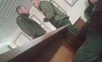 «Х*йня й*бана, в штаб йди»: у мережу «злили» відео, де офіцер Нацгвардії б'є строковика (ВІДЕО 18+)