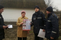 Листівки із застереженнями розповсюдили рятувальники на Рівненщині (ФОТО/ВІДЕО)