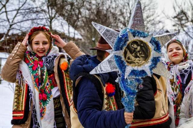 Молодь у Харкові виконала колядку «Нова радість стала» (ВІДЕО)