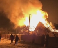Масштабна нічна пожежа на Рівненщині: горів магазин (ВІДЕО)