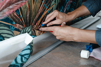 Не криві руки й поганий клей: чому розходяться шви на шпалерах 