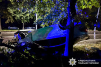 19-річний водій BMW розтрощив машину у Рівному: у нього діагностували перелом зуба (ФОТО)