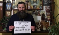 Священик із м. Рівне запустив флешмоб на захист УПЦ (МП) (6 ФОТО)
