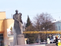 У Рівному миють пам’ятник Тарасу Шевченку (ФОТО)